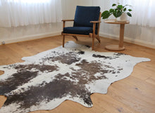 Load image into Gallery viewer, Cowhide Rugs
